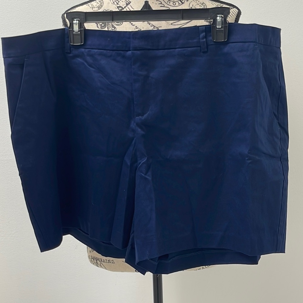 Brand new never worn with out tags Woman’s Venus dress shorts. Size is US 22.